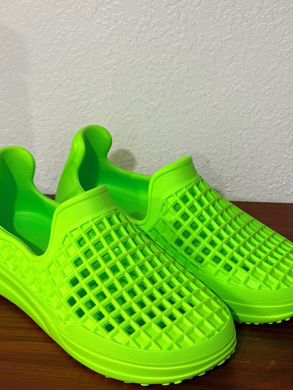Mens Slip-On Foam Clog - Neon Green size 9 Us